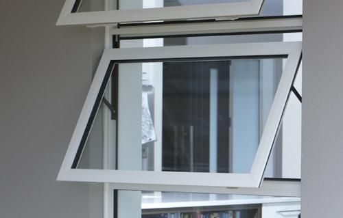Cửa sổ nhựa lõi thép 3A Window mở hất đẹp, an toàn và tiện lợi cho nhà cao tầng